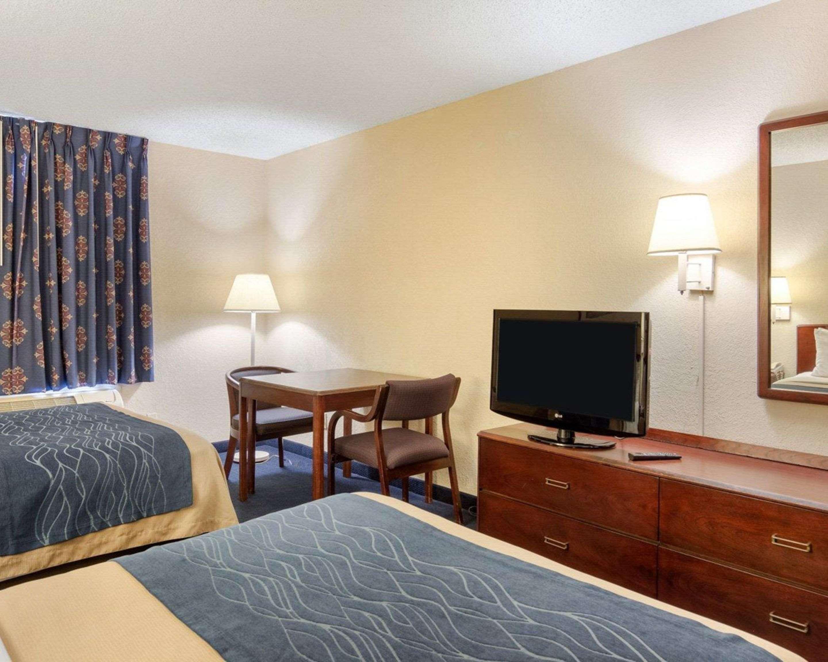 Quality Inn University Area Фармвілл Екстер'єр фото