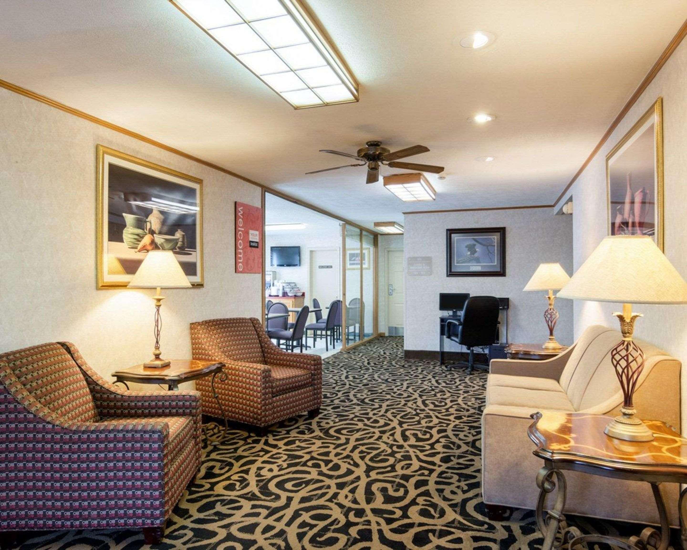 Quality Inn University Area Фармвілл Екстер'єр фото