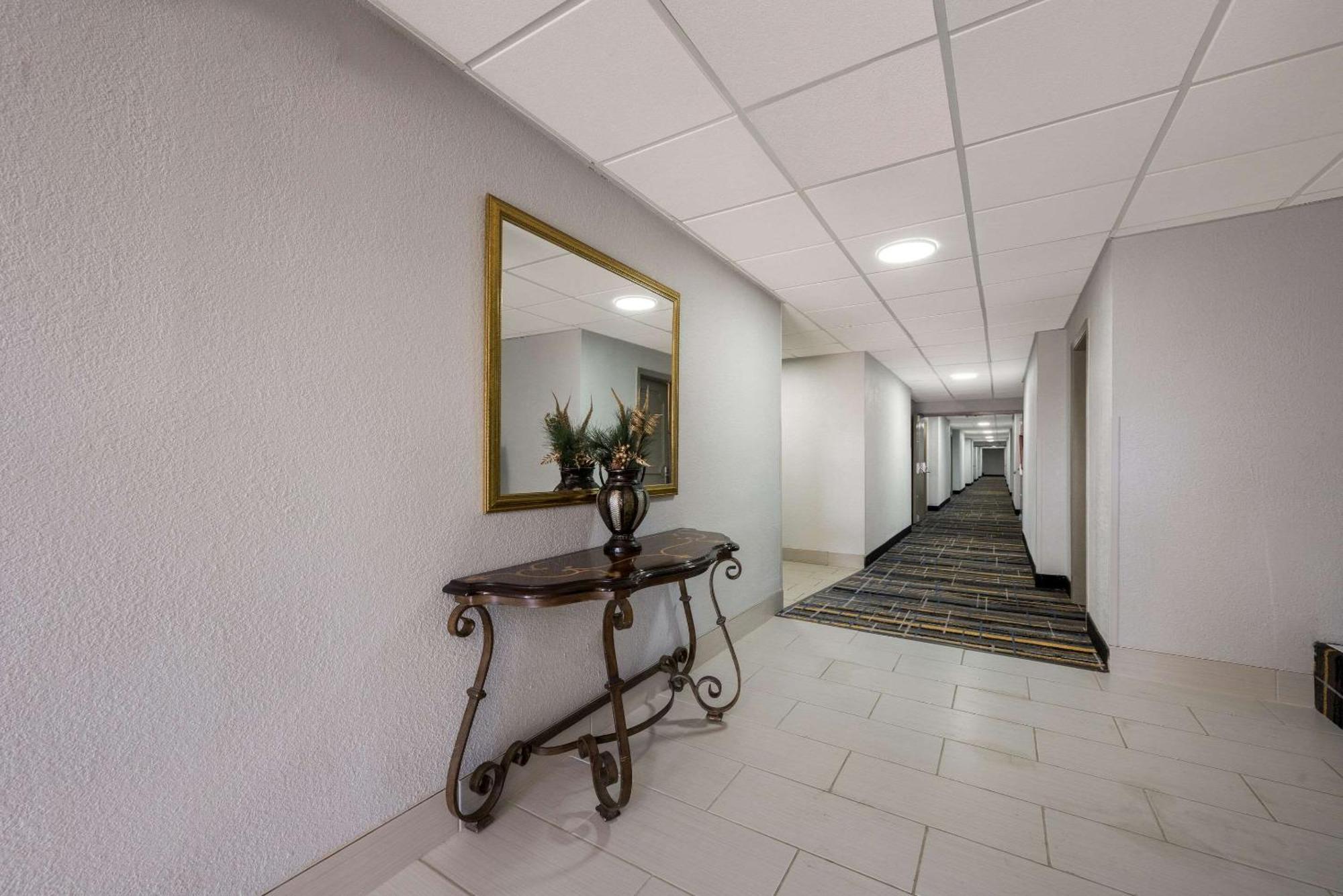 Quality Inn University Area Фармвілл Екстер'єр фото