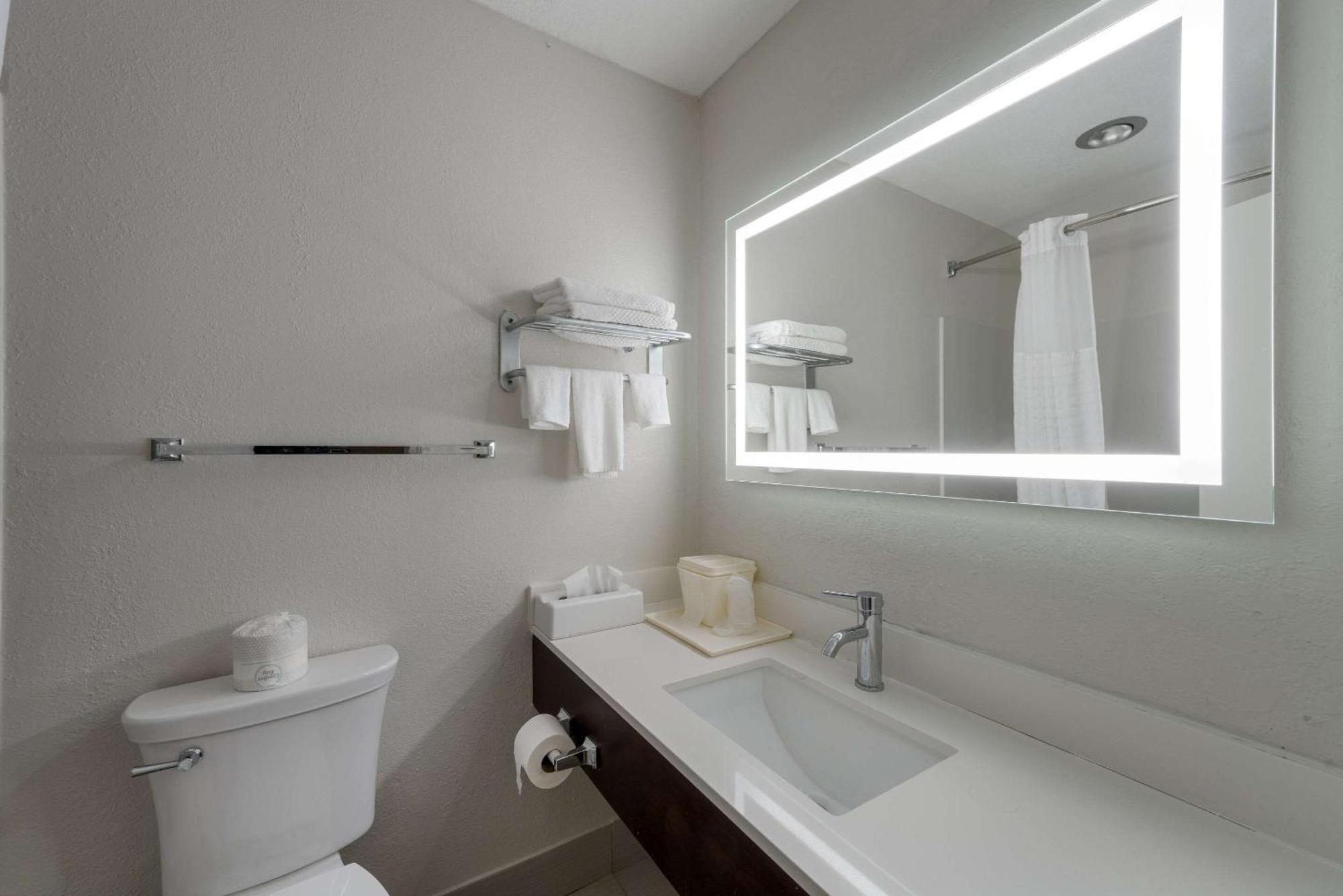 Quality Inn University Area Фармвілл Екстер'єр фото