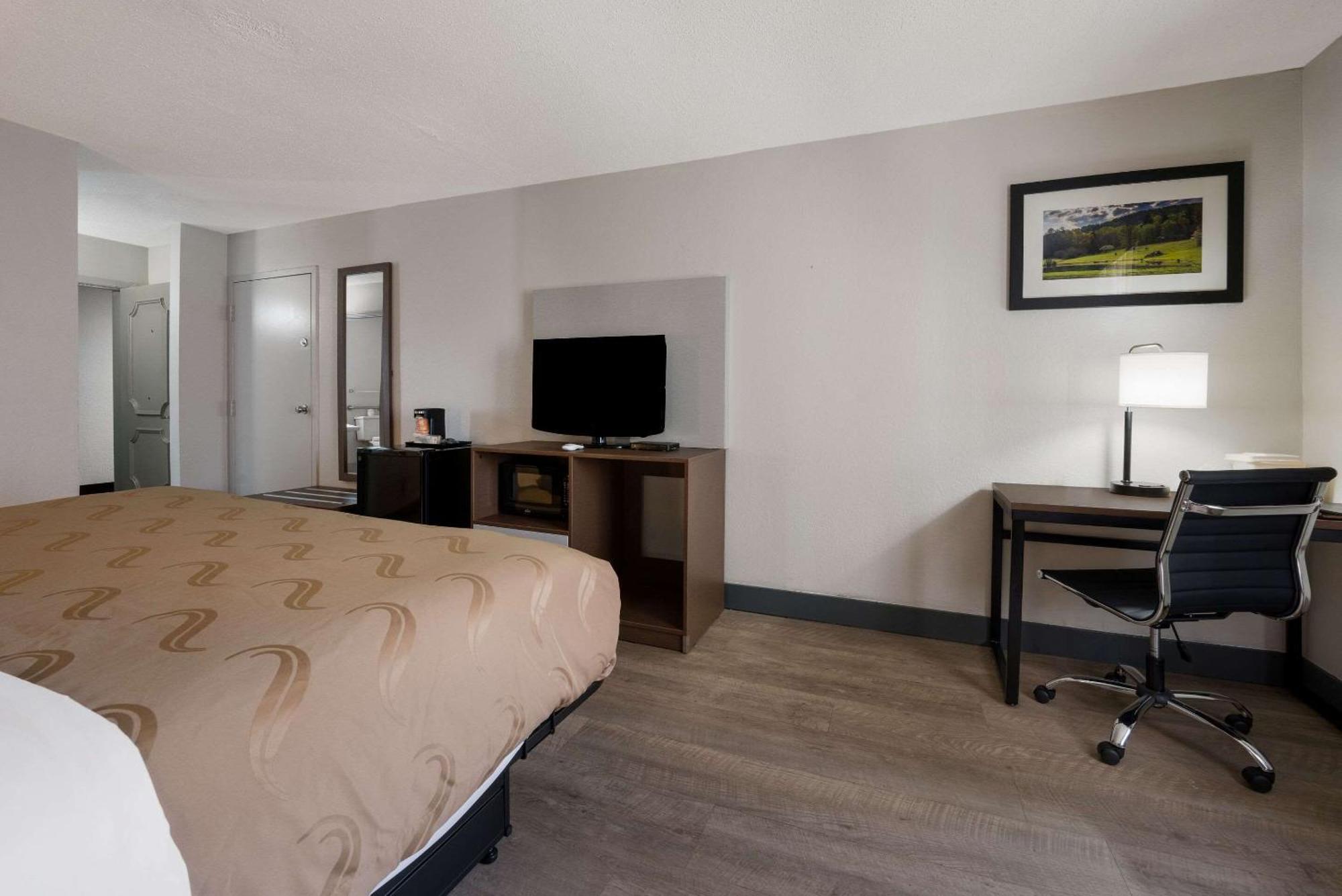 Quality Inn University Area Фармвілл Екстер'єр фото