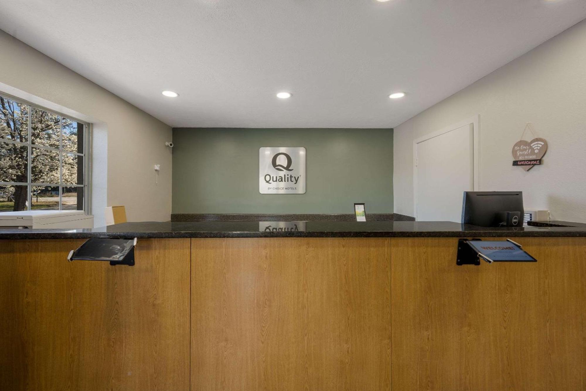 Quality Inn University Area Фармвілл Екстер'єр фото